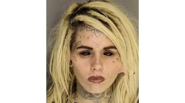 این  زن ترسناک از داشتن چشم های شیطانی اش خوشحال است+عکس