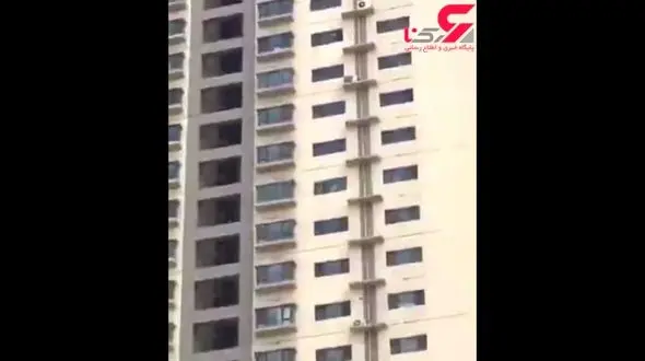لحظه خودکشی نوجوان 16 ساله و سقوط از طبقه 21 برج مسکونی+فیلم