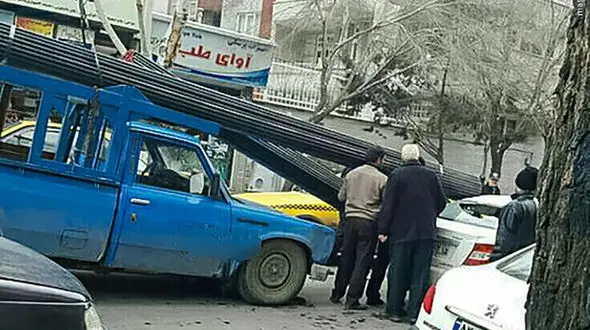 فیلم پرواز یک نیسان آبی ! / باورتان نمی شود