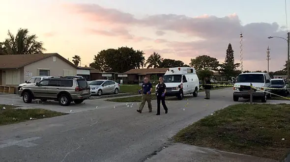 تیراندازی مشکوک/ انتقال قربانیان به بیمارستان+ عکس