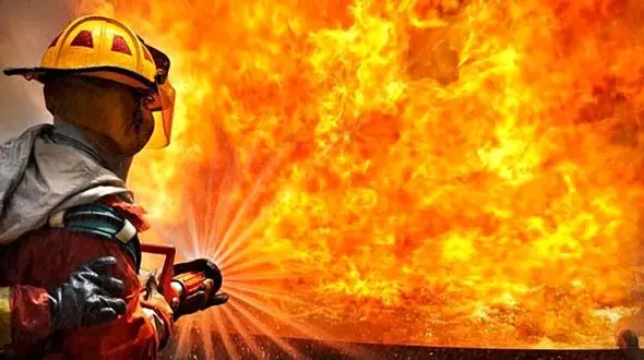 فیلم آتش سوزی بزرگ در اصفهان / آسمان نصف جهان سیاه شد 