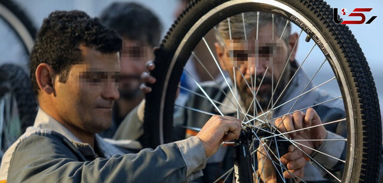 زندانیان قزلحصار دوچرخه دست ساز خودشان را به فرزندانشان هدیه دادند + عکس