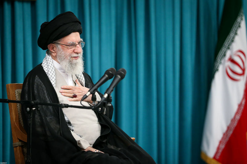 دیدار نمایندگان مجلس شورای اسلامی با رهبر انقلاب حضرت آیت الله خامنه ای -چهارشنبه ۲۱ خرداد ۱۴۰۴