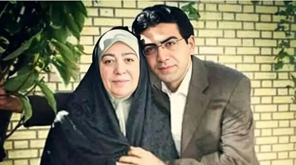 رخت عزای متفاوت فرزاد حسنی، داوود سریال قطب شمال در مراسم تشییع مادرش/ روحش شاد و یادش گرامی+عکس