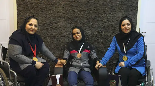 تلاش 3 زن قهرمان تهرانی برای آزادی زن زندانی / در حراج مدال های جهانی شان شرکت کنید + فیلم و عکس