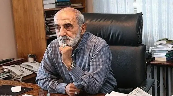میر حسین موسوی نماینده جریان وطن فروش است!