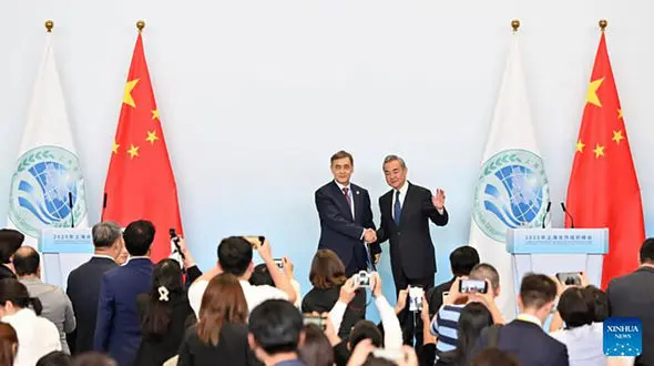 وانگ یی بانک توسعه سازمان همکاری شانگهای را موتور پیشرفت اقتصادی اعضا معرفی کرد