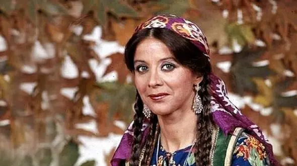 فرزانه تأییدی همبازی داریوش در فیلم فریاد زیر آب : از این‌که هرگز یک هنرپیشه پول‌ساز نشدم احساس ناراحتی نکرده‌ام/ مدتی است که از برق استفاده نمی‌کنم!