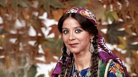 فرزانه تأییدی همبازی داریوش در فیلم فریاد زیر آب : از این‌که هرگز یک هنرپیشه پول‌ساز نشدم احساس ناراحتی نکرده‌ام/ مدتی است که از برق استفاده نمی‌کنم!