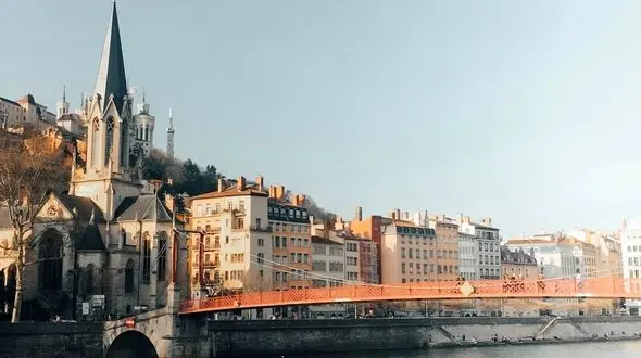 ناپدید شدن مرموز مهدیه اسفندیاری زن ایرانی در فرانسه / بازداشت یا بی‌خبری عمدی؟