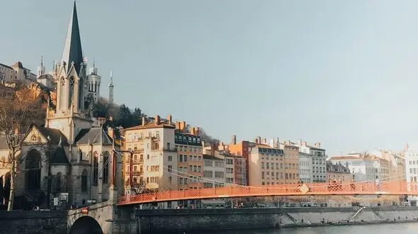 ناپدید شدن مرموز مهدیه اسفندیاری زن ایرانی در فرانسه / بازداشت یا بی‌خبری عمدی؟