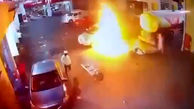 فیلم لحظه ترسناک آتش گرفتن  ماشین در پمپ بنزین / ببینید