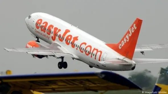 خلبان هواپیما گم شد ؛ یکی از مسافران پرواز را انجام داد ! / ماجرایی عجیب در منچستر