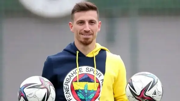 هافبک موردنظر کارتال در بیمارستان بستری شد!