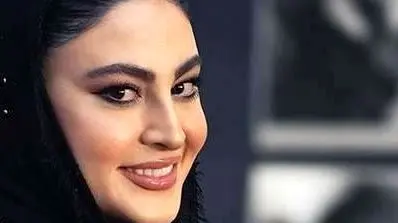 لحظات مفرح مریم مومن با آواز و تشویق همکلاسی‌ها در مدرسه/ خوانندگی خانم بازیگر بالای درخت