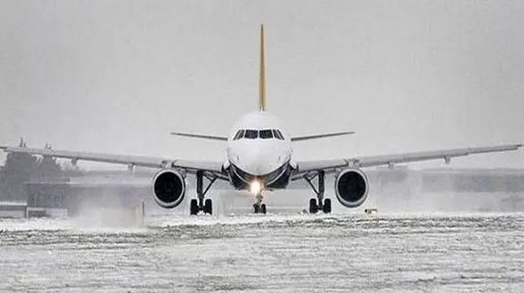 لغو غیرمنتظره پرواز همدان - مشهد توسط برف / مسافران با اتوبوس راهی مقصد شدند