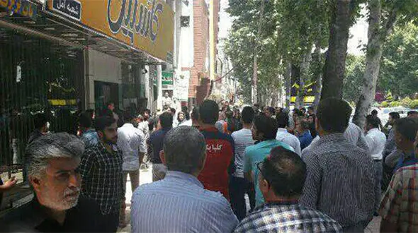 درگیری در تجمع سپرده‌گذاران مؤسسه کاسپین در آمل + فیلم