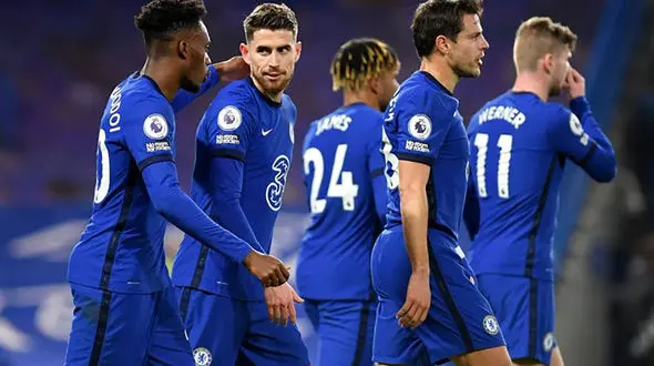 آتش بازی هواداران اورتون مقابل هتل چلسی+ فیلم