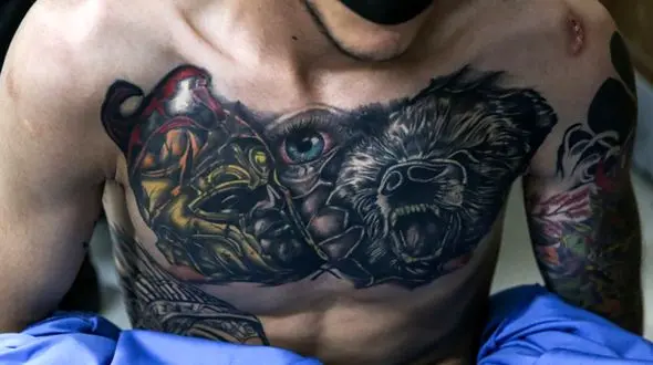 معرکه گیری شرور  با شیشه نوشابه شکسته در یاخچی آباد ! / شلیک پلیس ختم ماجرا بود