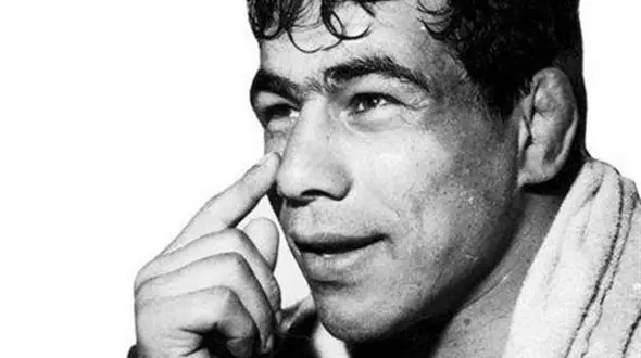 یک عکس از شباهت فردین و تختی روی تشک / با افتخار ببینید !