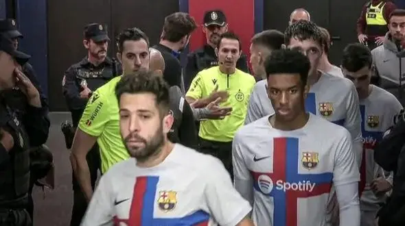 پیکه پس از خداحافظی اخراج شد