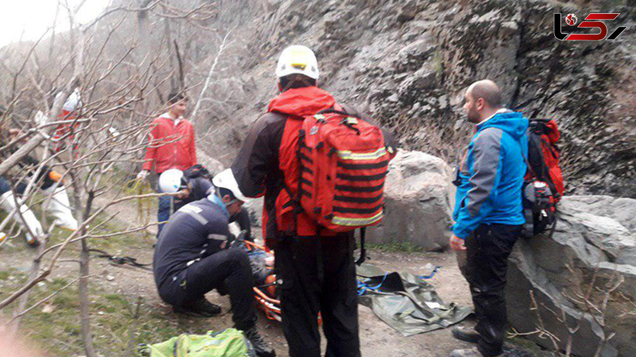 عملیات سخت تیم های مدادی برای انتقال پیکر کوهنور کشته شده در دارآباد+عکس