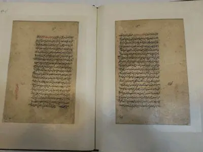 رونمایی از یادگار علمی رهبر شهید؛ نسخه خطی 466 ساله در حرم رضوی