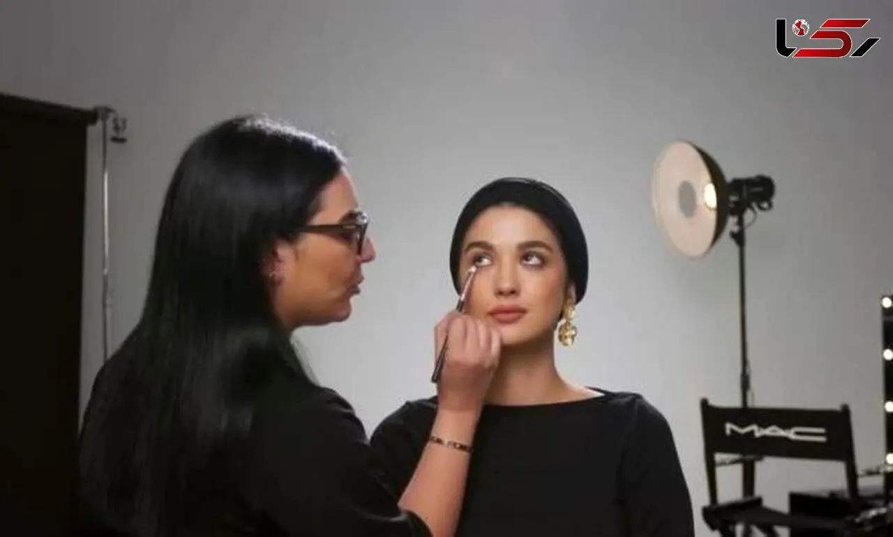تبلیغات جنجالی یک برند معروف برای آرایش زنانه قبل از سحری ! +عکس 