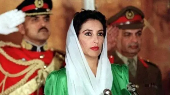 عکس؛ سفر به تاریخ؛ تیپ متفاوت «بی‌نظیر بوتو» در دیدار با رهبر انقلاب؛ سال 1372