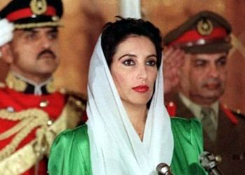 عکس؛ سفر به تاریخ؛ تیپ متفاوت «بی‌نظیر بوتو» در دیدار با رهبر انقلاب؛ سال 1372