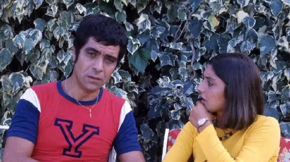 عکس سفر در ایام / لباس های خوشرنگ  گوگوش و بهروز وثوقی در پشت صحنه فیلم ماه عسل؛ سال ۱۳۵۵