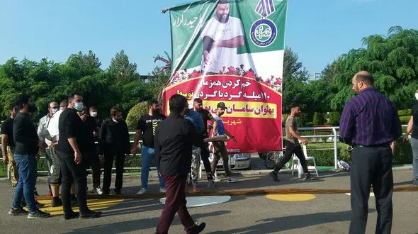 عجیب ترین رکورد جهان توسط یک ایرانی شکسته شد / او با گردن خود چه می کند + عکس های باور نکردنی