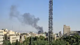 فیلم / امروز آتش سوزی بزرگ ساختمان قدیمی خیابان سعدی تهران