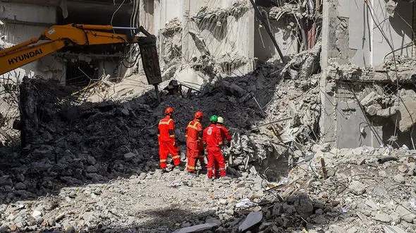مرگ هولناک مرد جوان زیر آوار ساختمان خیابان انقلاب تبریز / زنده زنده زیر آوار دفن شد
