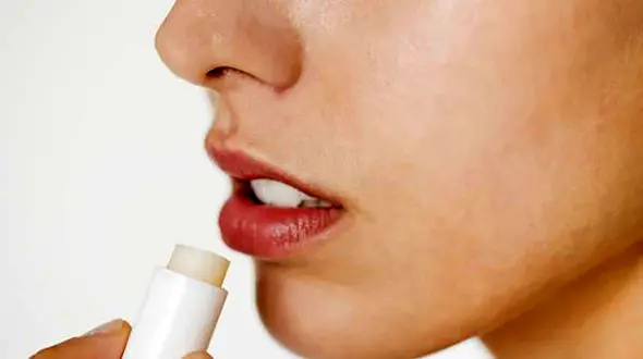 با چه روغن هایی مشکل ترک لب نداریم؟