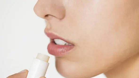 با چه روغن هایی مشکل ترک لب نداریم؟