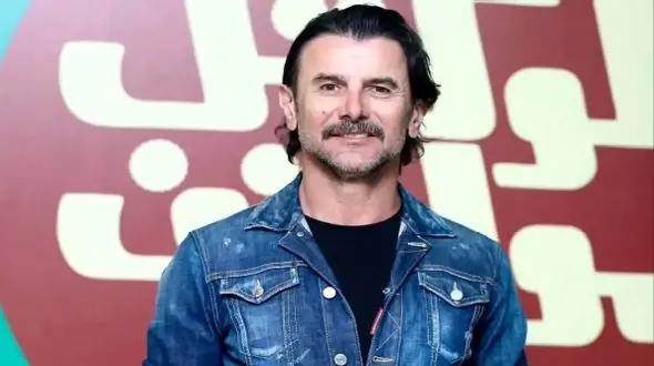 فیلم آوازخوانی باشکوه امین حیایی تو تلویزیون که رو دست همه خواننده ها زد! / دیوونه می سازی از من عاقل...