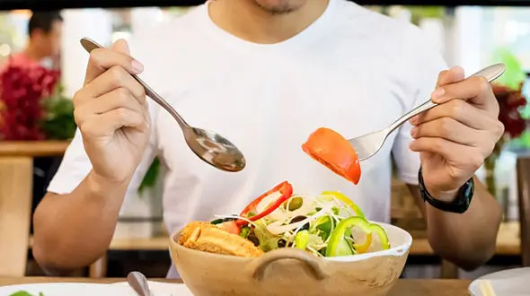 چطور غذا بخوریم که سالم بمانیم؟