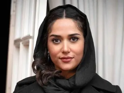  سرقت کیف پریناز ایزدیار در فرمانیه تهران + فیلم گفتگو با خانم بازیگر