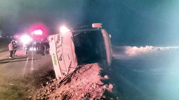 واژگونی مرگبار اتوبوس در محور نیشابور به مشهد + عکس