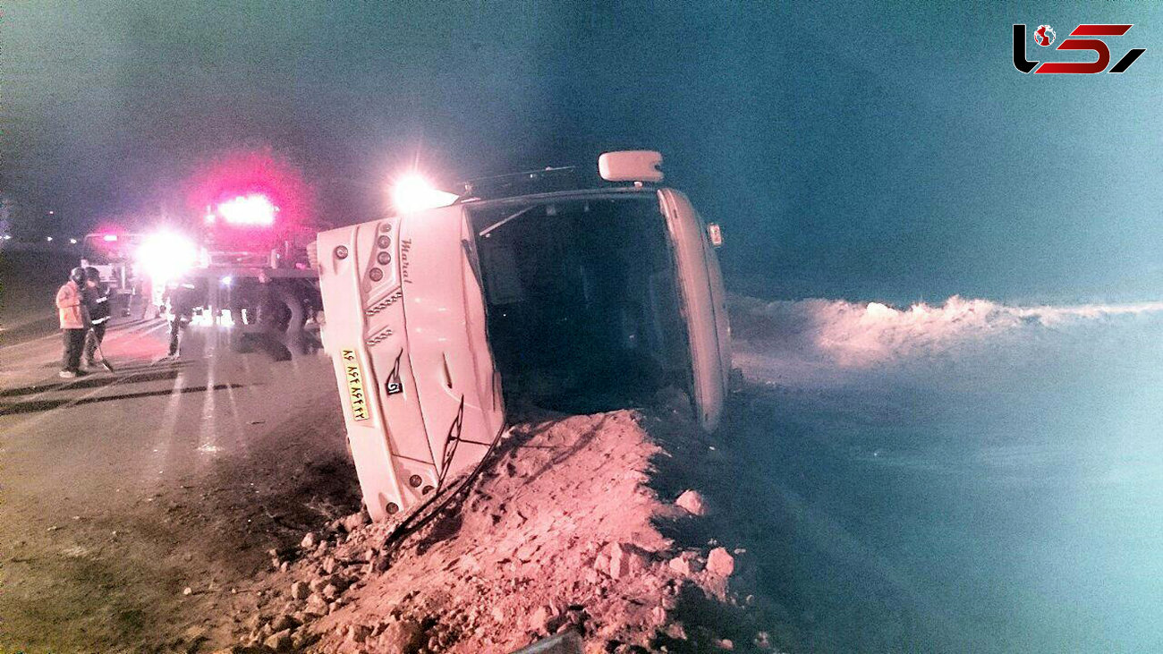 واژگونی مرگبار اتوبوس در محور نیشابور به مشهد + عکس