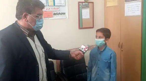 کوچکترین خیر هشترودی در کلاس چهارم ابتدایی درس میخواند 