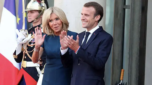 جشن و شادمانی بازیکنان تیم ملی فرانسه با همسر رییس جمهور در پاریس+ فیلم و عکس