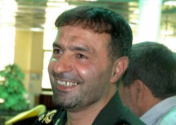 عکس؛ سفر به تاریخ؛ «پدر صنعت موشکی ایران» در حال رانندگی با جیپ در جبهه؛ دهۀ 60