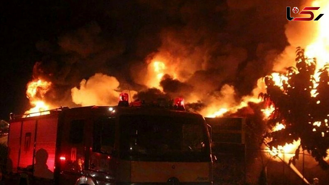 فیلم آتش سوزی در بازار گل تهران / خسارت زیاد است