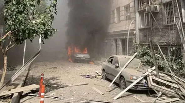 خسارت جنگ ۴۰ روزه به اقتصاد تهران/  تخریب ۸۰۰ واحد تجاری، ۴۴۰ واحد صنعتی و ده‌ها مرکز آموزشی و درمانی 