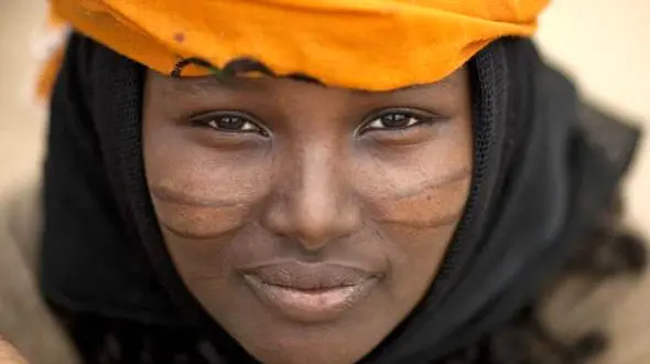  تیغ زنی دختران جوان در مراسم خاص+عکس 