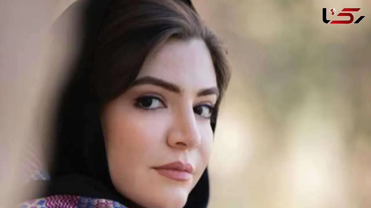 نگاه روز | تیپ جدید آوا دارویت با ست لباس چرم در یک خانه قدیمی