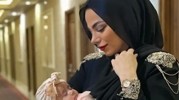 ناتوانی محیا اسناوندی در کنترل احساساتش در مواجهه با یک نوزاد در آنتن زنده+ویدیو/ یاد دختر خودش افتاد مادر است دیگر...