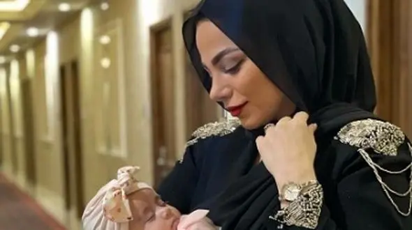 ناتوانی محیا اسناوندی در کنترل احساساتش در مواجهه با یک نوزاد در آنتن زنده+ویدیو/ یاد دختر خودش افتاد مادر است دیگر...